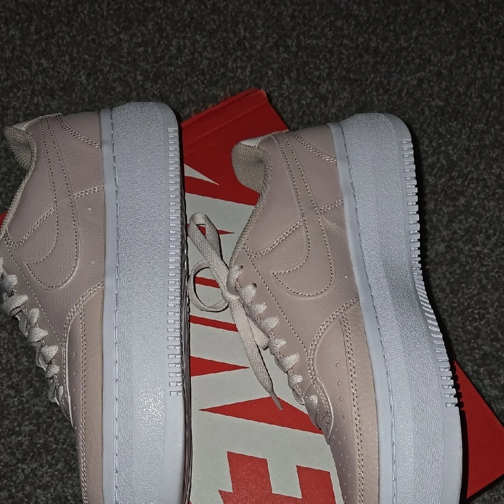 Nike Women's Cream Sneakers - Picture 9 of 10